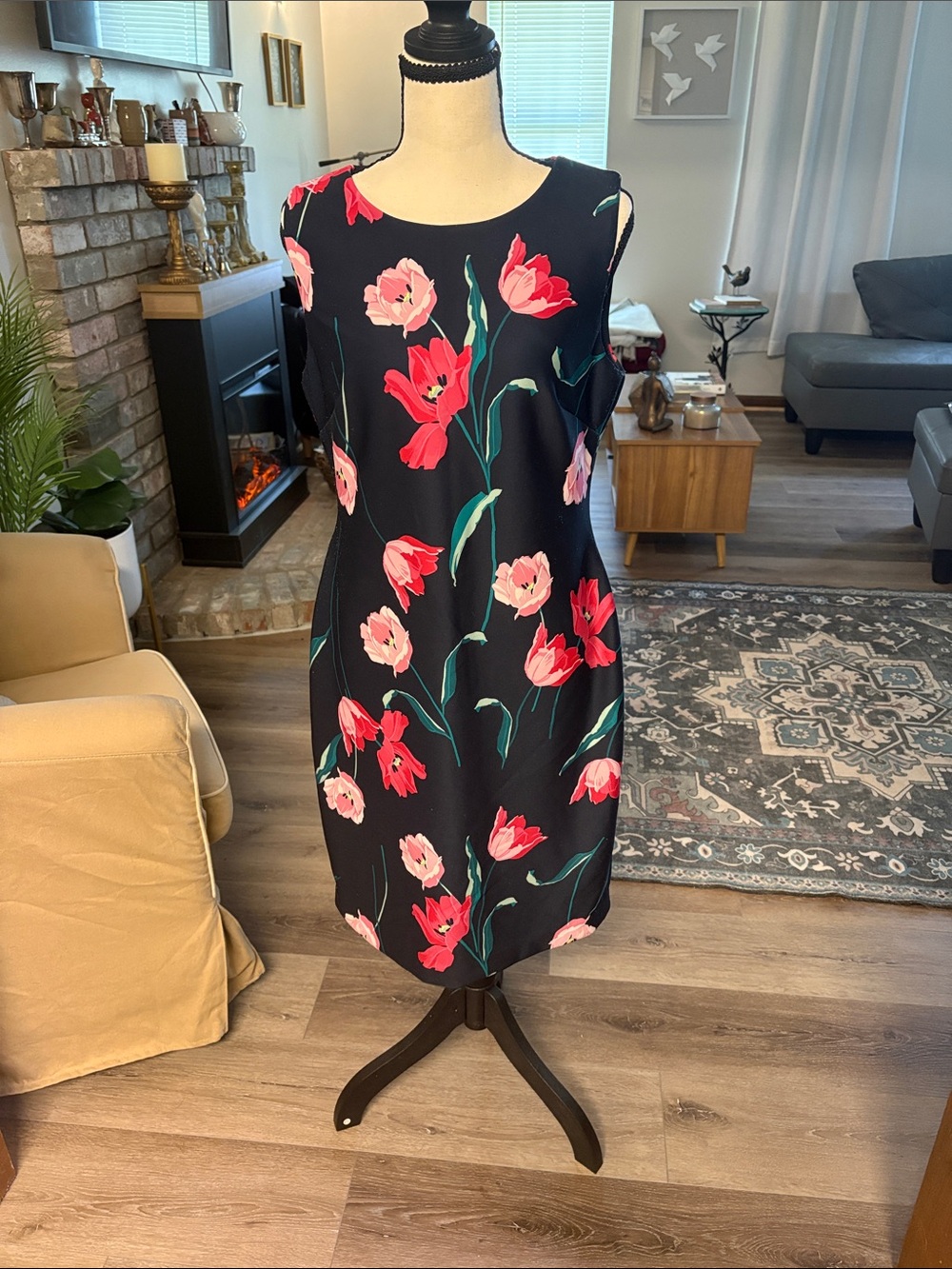 Floral Sleeveless Shift Dress in Black and Pink